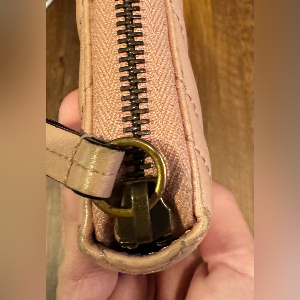 Gucci Pink Marmont Leather Zip Around Wallet - Full Inclusion - Picture 7 of 13